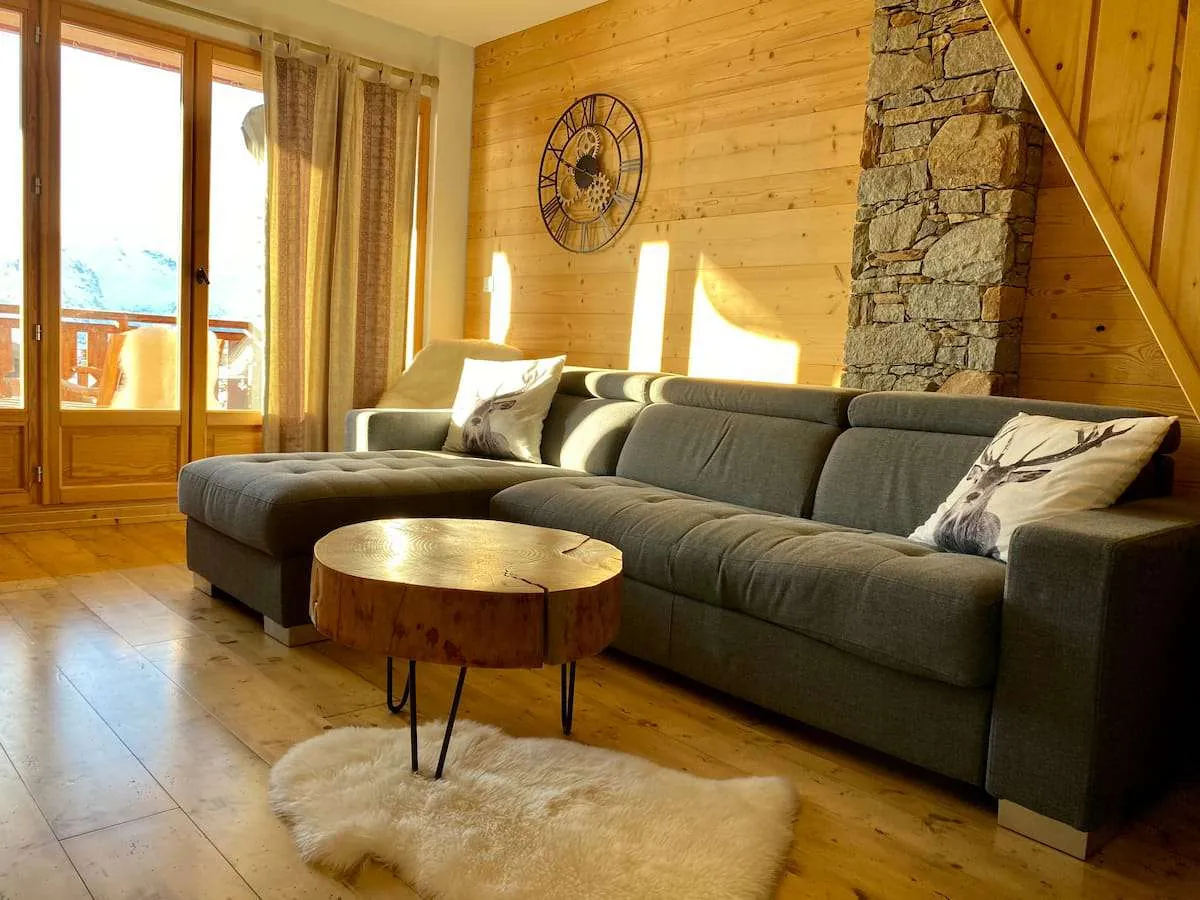 Salon chaleureux du Chalet Jepima à l'Alpe d'Huez